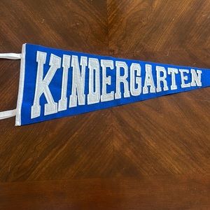 Beaufort Bonnet school pennant